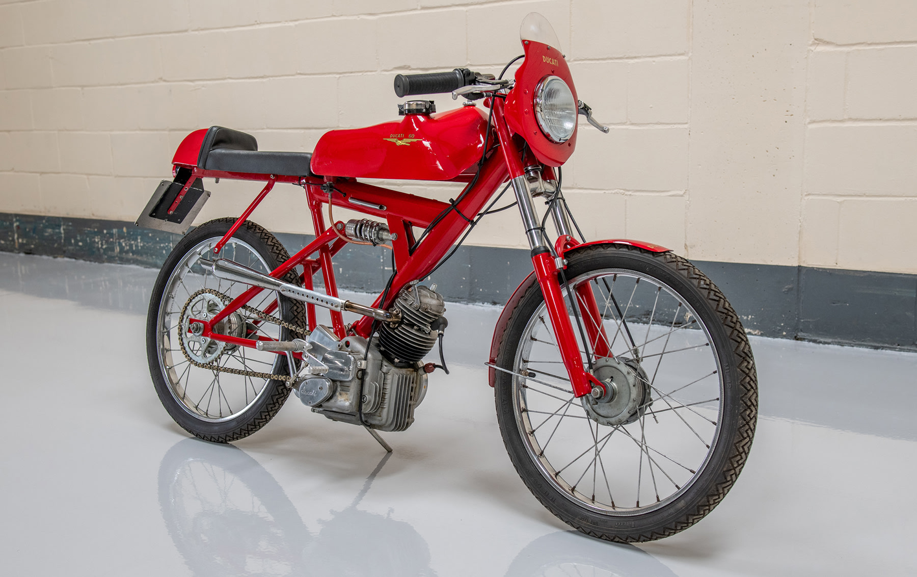 Small displacement cafe shop racer